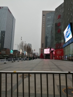 小雪降临郑州 冷空气送来阴冷降温的北风 - 河南一百度
