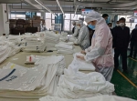 紧急切换生产线，郑州多家服装企业“转战”防护服 - 河南一百度