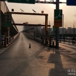 早高峰期间，郑州农业路高架这几个上桥口为什么交通管制?交警解释来了 - 河南一百度