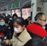郑州恢复限行首日：公交早高峰载客量较大，乘客都自觉扫码 - 河南一百度
