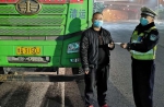 郑州交警夜间突查渣土车违法，55名司机受处罚，3辆车被暂扣！ - 河南一百度