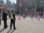 备战开学!郑州交警开展模拟演练，为初三复学做准备 - 河南一百度