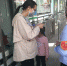 郑州6岁小女孩与家人走散 徒步3公里站在快车道上迷茫 - 河南一百度