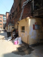 郑州一老旧小区改造遇尴尬：居民用了三四十年的厕所竟是违建，咋回事？ - 河南一百度