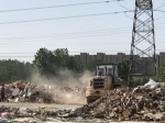 郑州中州建材市场拆迁后留下一地垃圾，脏乱不堪惹人烦 - 河南一百度