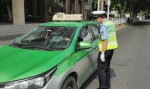 同一路口20分钟查处8起坐车不系安全带行为 郑州交警分别对其处罚10元 - 河南一百度