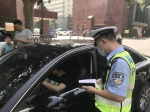 同一路口20分钟查处8起坐车不系安全带行为 郑州交警分别对其处罚10元 - 河南一百度