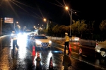 郑州交警开展夜查行动，昨晚138起大型货车交通违法行为被查处 - 河南一百度