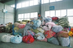 郑州每月回收约500吨旧衣服 回收箱里的旧衣服都去哪儿了? - 河南一百度