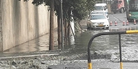 大雨突降郑州，马路瞬间变大海 - 河南一百度