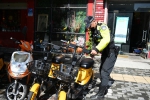 郑州新密交警开展共享单车交通违法专项整治行动 - 河南一百度