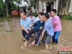 河南信阳多地发生洪涝群众被困 多方展开紧急救援 - 中国新闻社河南分社