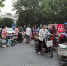 郑州21世纪社区东门两侧成夜市非机动车道被占压，高峰时段道路堵成一锅粥 - 河南一百度