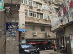 从3楼到7楼全被“瓜分”!郑州一小区公共楼道圈占成风 - 河南一百度