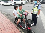 10岁男童偷骑电动车带着小姐姐“兜风”被查纠 - 河南一百度