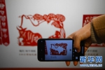 这是辛丑(牛年)新春生肖文物图片联展现场。(新华社记者郝源摄) - 中国新闻社河南分社