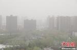 大风、沙尘来袭 河南部分区域出现重度污染 - 中国新闻社河南分社