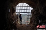 探访距今3万年前古人类的“悬崖豪宅” - 中国新闻社河南分社