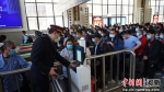 郑州局“五一”假期加开临客列车56.5对 满足旅客出行 - 中国新闻社河南分社