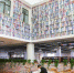 郑州一高校图书馆现“书墙” 由数万本废旧图书砌成 - 中国新闻社河南分社