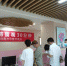 　6月17日，在郑州市台湾同胞投资企业协会的帮助下，16名在豫台胞在郑州市一处新冠疫苗接种点接种第二针新冠疫苗。图为台胞在接种点进行登记。 中新社记者 李贵刚 摄 - 中国新闻社河南分社