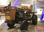 “第一代拖拉机”年代感十足 - 中国新闻社河南分社