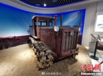 “第一代拖拉机”年代感十足 - 中国新闻社河南分社