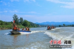 　冲锋舟组成编队在黄河流域中开展操航训练。蔡霖伟摄 - 中国新闻社河南分社