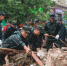 直击河南抗洪一线：武警官兵在救援 - 中国新闻社河南分社