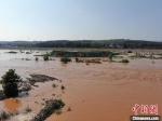 汝阳县前坪水库泄洪开始，河道水面变宽。　韩瑞 摄 - 中国新闻社河南分社