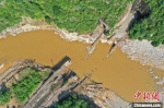 　图为太焦铁路白水河8号桥因水害损毁时的状态。　王玮 摄 - 中国新闻社河南分社