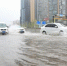 直击暴雨下的郑州街头 - 中国新闻社河南分社