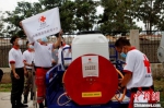 新一轮“红十字卫生防疫消杀行动”在河南鹤壁开展。图为中国红基会红十字消杀志愿服务队调试消杀设备。　付春来 摄 - 中国新闻社河南分社