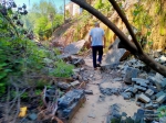 郑州尖岗水库一桥梁年久失修存隐患，村民出行难 - 河南一百度