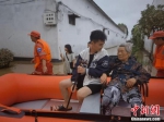 河南叶县遭遇强降水 被困群众紧急转移 - 中国新闻社河南分社