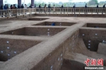游客在考古展示区参观。 - 中国新闻社河南分社