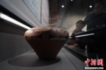 　仰韶文化博物馆里陈展的陶器。 - 中国新闻社河南分社