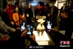 17国华裔杰出青年打卡河南博物院 - 中国新闻社河南分社
