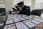 34份身份证的春运“回家”路 - 中国新闻社河南分社