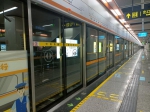 上海地铁门夹人引关注，记者探访坐地铁如何不被夹 - 河南一百度