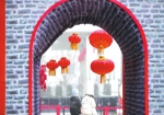 如果年有颜色 那就是这抹中国红了！郑州街头年味儿扑面而来，节日氛围让人喜上心头 - 河南一百度