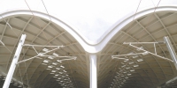 造型如“瑞鹤展翅”的雨棚亮相郑州南站 - 河南一百度