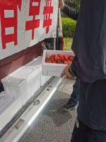 忧心！买6斤变4斤！记者实测郑开大道路边买草莓，5家商贩中4家严重缺斤少两 - 河南一百度