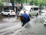 郑州多地大雨持续 提醒市民多加防范 - 河南一百度