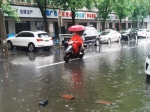 郑州多地大雨持续 提醒市民多加防范 - 河南一百度