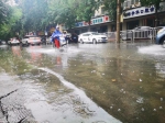 郑州多地大雨持续 提醒市民多加防范 - 河南一百度