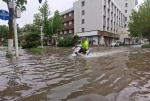 郑州多地大雨持续 提醒市民多加防范 - 河南一百度