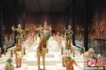 图为博物馆馆藏的三彩陶俑。程航 摄 - 中国新闻社河南分社