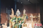 图为博物馆馆藏的三彩陶俑。程航 摄 - 中国新闻社河南分社