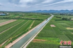 图为陆浑灌区东一干渠正在通水灌溉。段万卿 摄 - 中国新闻社河南分社
